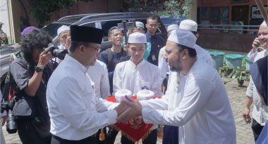 Calon Presiden H. Anies Rasyid Baswedan, S.E., M.P.P., Ph.D. Silaturahmi ke Pesantren Al Ashriyyah Nurul Iman Islamic boarding school
